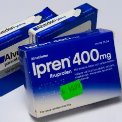 Två paket Alvedon och ett paket Ipren, vanliga läkemedel mot smärta och feber.
