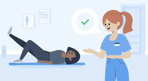 Fysioterapeut uppmuntrar patient som tränar för att hantera gonartros.