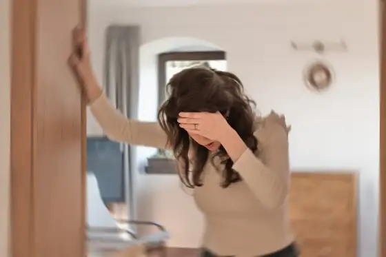 Yrsel efter måltid? Vanliga orsaker och när du bör söka vård